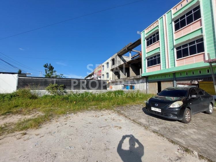 DISEWAKAN 2 UNIT RUKO 2,5 LANTAI MURAH DI TEPI JALAN BESAR DI PANAM