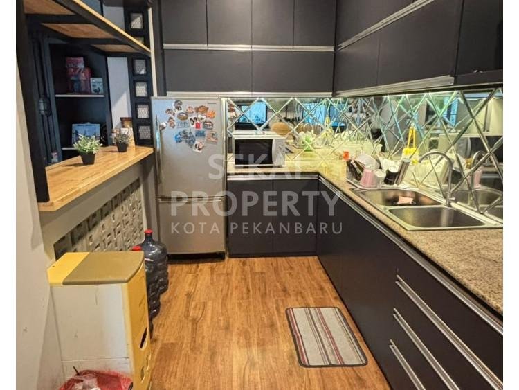 DISEWAKAN RUMAH CANTIK 2 LT JL DWIKORA