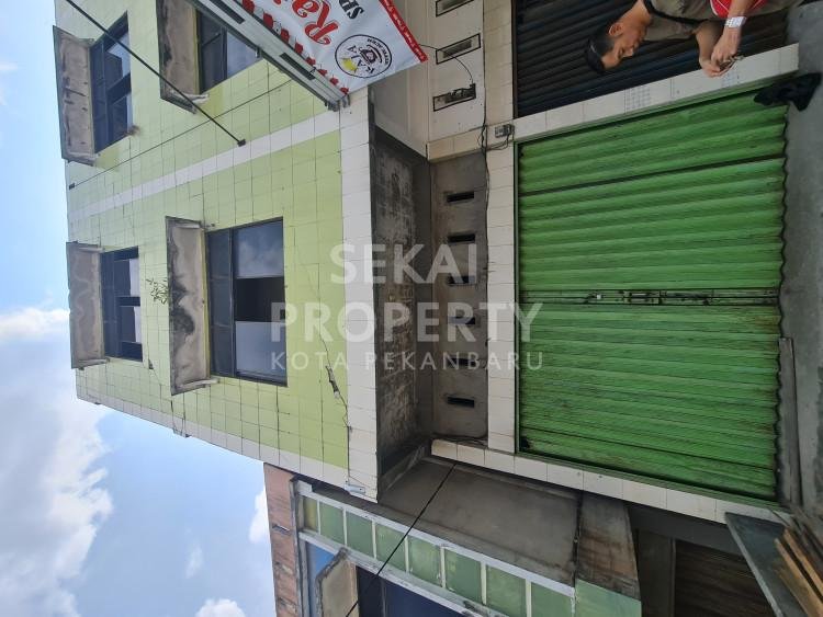 Di jual 1 unit ruko 3 lantai tepi Jalan Besar Pasir Putih tengah kota Pekanbaru