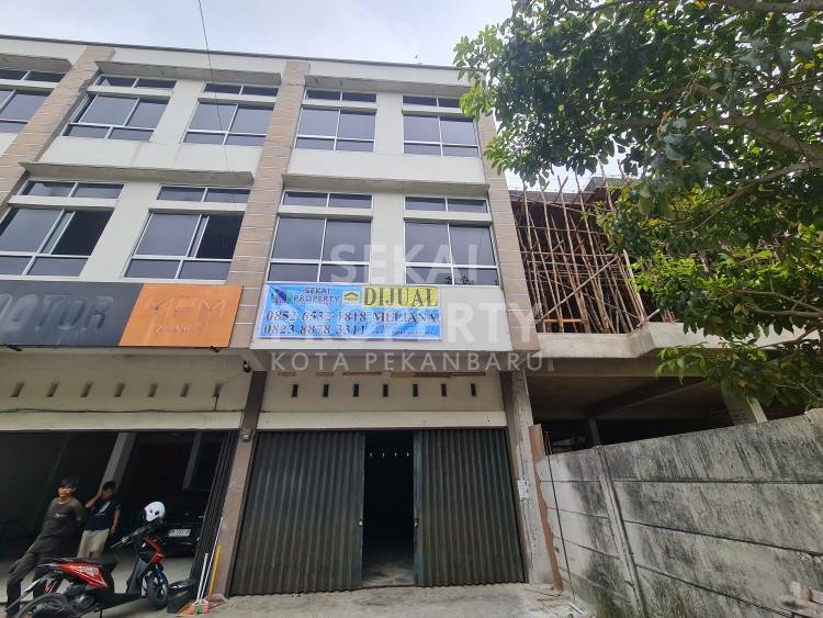 DIJUAL RUKO 3 LANTAI TEPI JALAN BESAR LOKASI JL. ARIFIN AHMAD - PEKANBARU