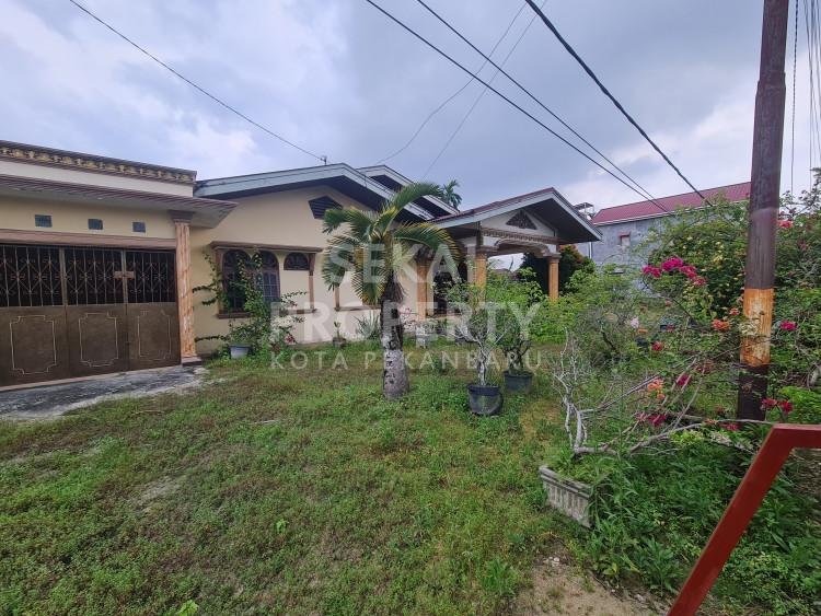 Dijual rumah bulatan tepi jalan lokasi Jalan Fajar Sigunggung tengah kota Pekanbaru