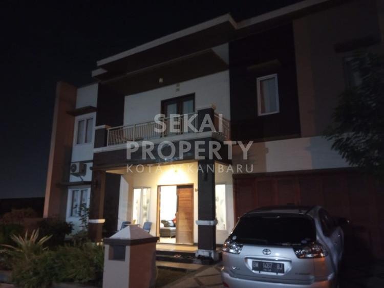 Dijual 1 unit rumah cluster 2 lantai siap huni Lokasi Panam dekat Starbuck tengah kota Pekanbaru