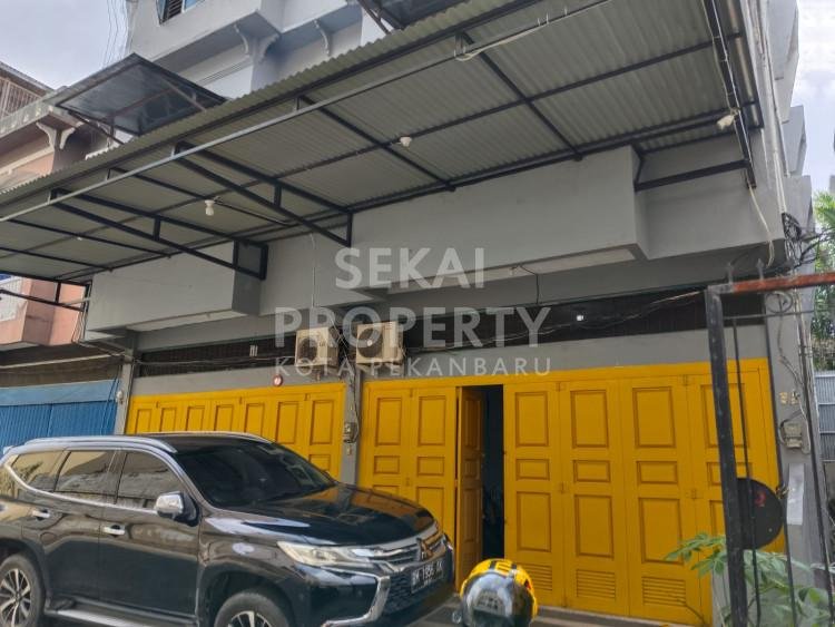 Dijual Ruko Gandeng 3lt Semi furnish Siap Pakai lokasi Jl. Riau - Pekanbaru