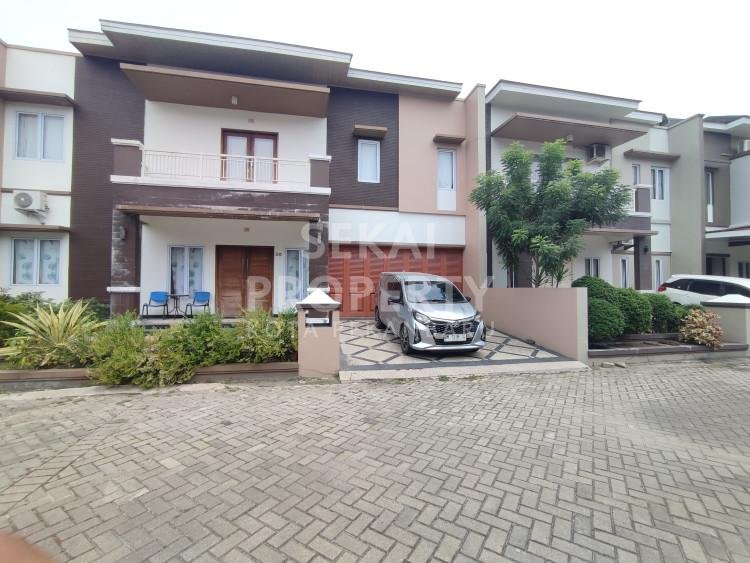 Dijual Rumah Mewah 2 LT di Green Mansion  Jl. HR.Soebrantas , Pekanbaru - Riau