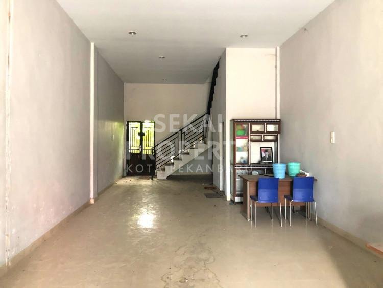 Dijual Ruko 2 Lantai Full Keramik, Jl. Rawamangun, Bukit Raya, Pekanbaru