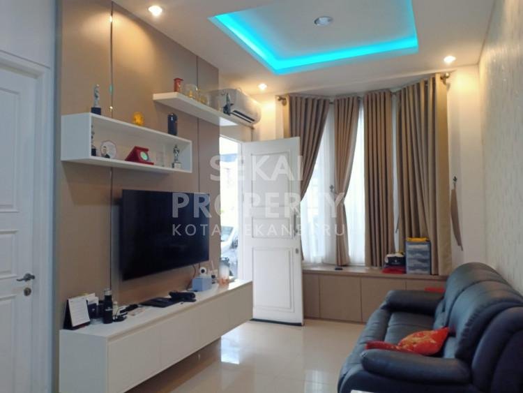 Djual rumah cluster mewah Full Interior 2,5lt dalam komplek perumahan Jl. Soekarno Hatta