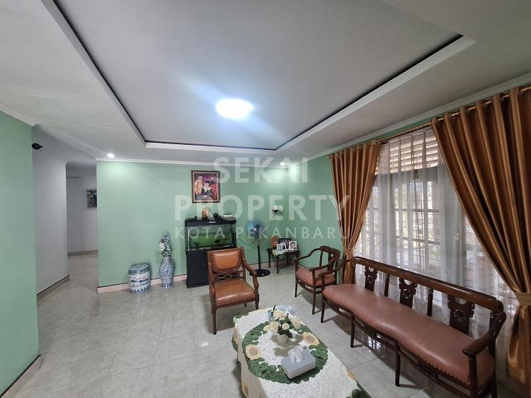 DIJUAL RUMAH BULATAN DENGAN TANAH LUAS LOKASI DEKAT JL.PARIT INDAH-PEKANBARU