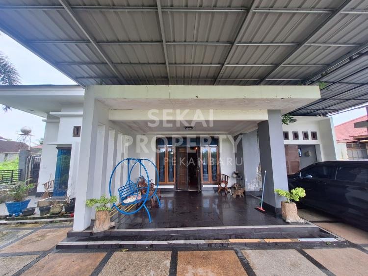 DIJUAL RUMAH BULATAN DENGAN TANAH LUAS LOKASI JL.RAWA SARI/PARIT INDAH-PEKANBARU