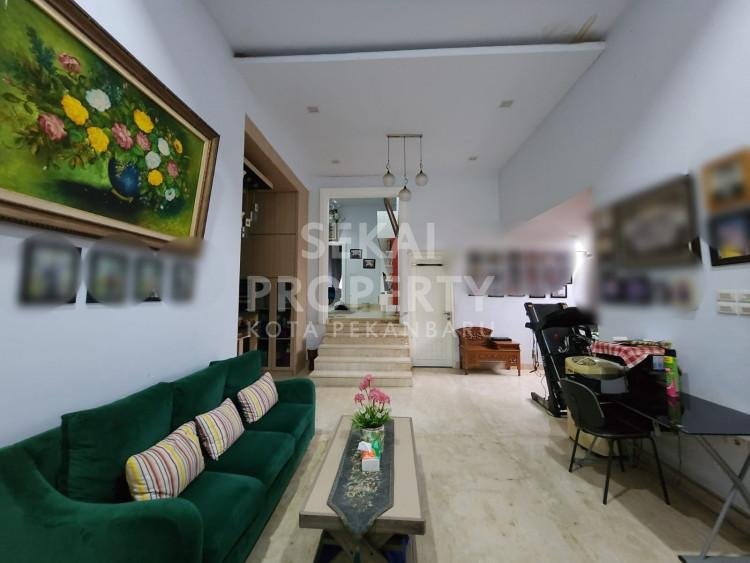 Dijual Rumah Bulatan mewah 2lt Semi Furnished di Jl. Mulya Sari - Pekanbaru