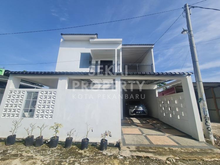 Di jual 1 unit rumah mewah 2 lantai siap huni lokasi Tengku bey Marpoyan tengah kota Pekanbaru