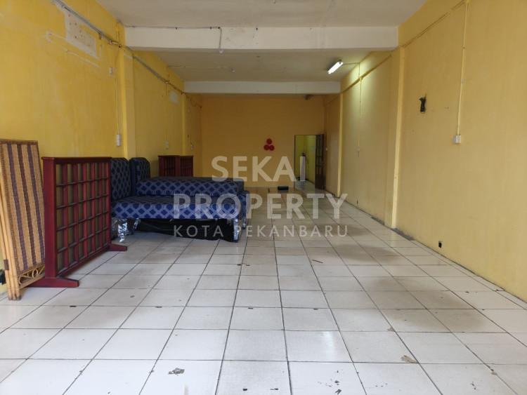 DISEWAKAN 1 RUKO 3 LT LOKASI TENGAH KOTA JALAN SUDIRMAN PEKANBARU
