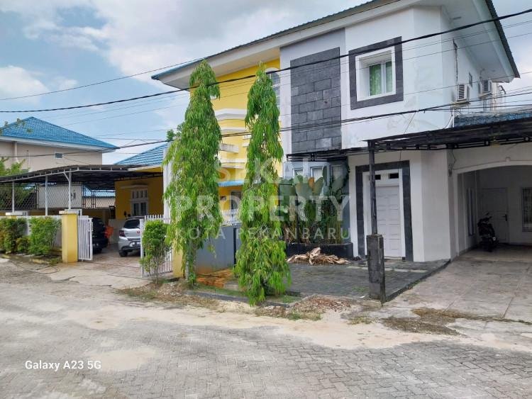 DI JUAL RUMAH VILLA BUNGA RAYA