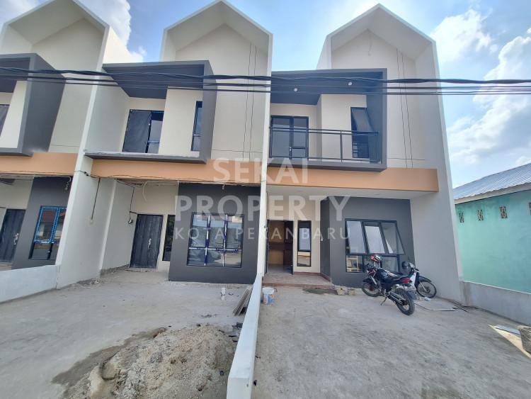 DIJUAL RUMAH BARU 2 LANTAI SIAP HUNI LOKASI JL.KARYA MAKMUR-RIAU UJUNG