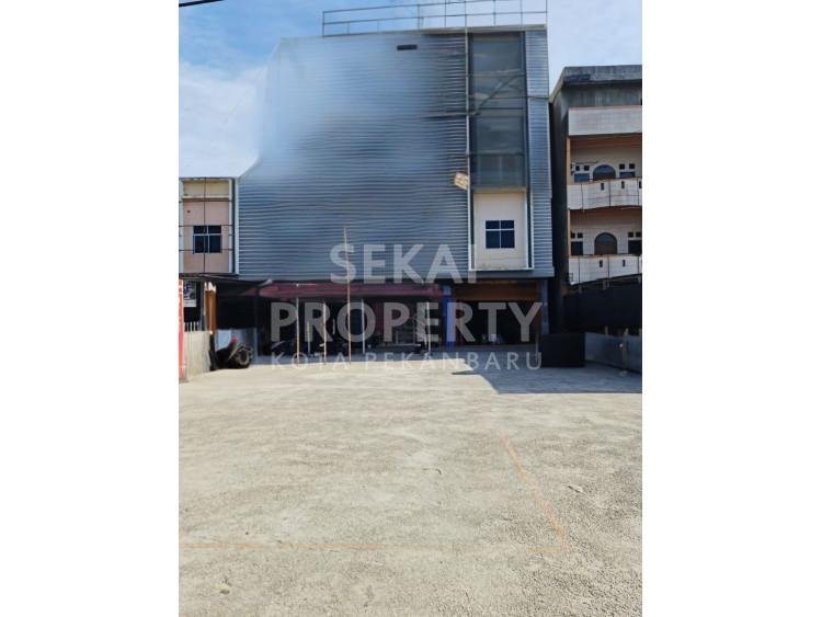 Di sewakan 3 unit ruko gandeng 4 lantai Lokasi Tepi Jalan Garuda Sakti tengah kota Pekanbaru