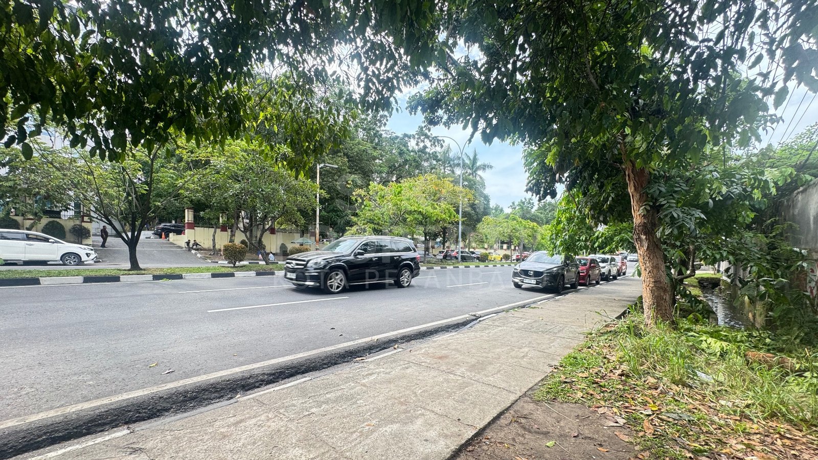Disewakan Tanah + Bangunan Jl.diponegoro