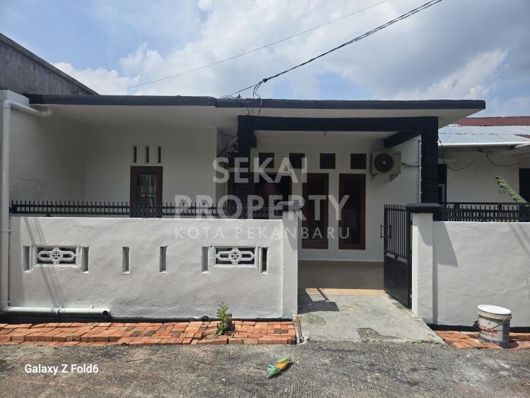 DIJUAL / DISEWAKAN RUMAH SIAP HUNI JL.SIMPANG TIGA