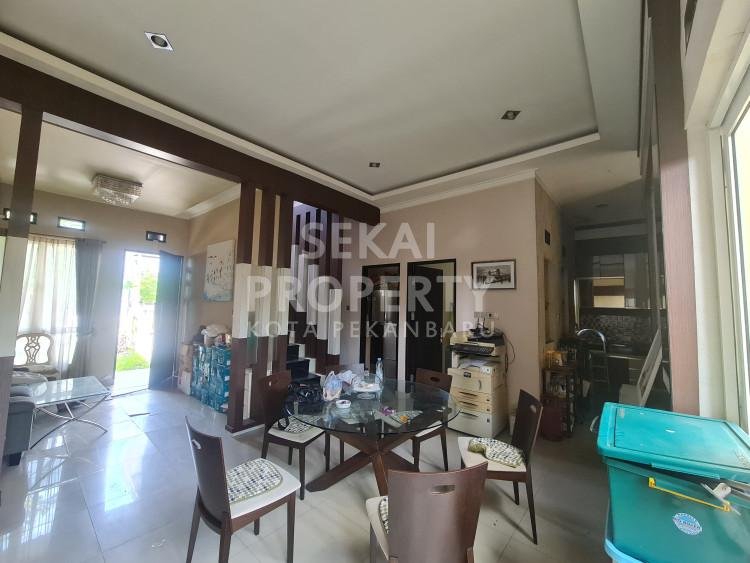 Lihat semua foto