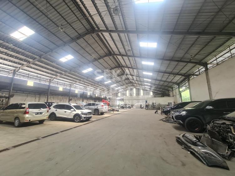 Di jual Bengkel (Workshop) lokasi Tepi jalan besar Tuanku Tambusai Payung Sekaki