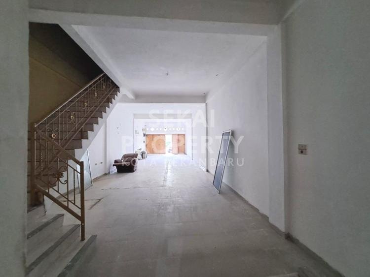 DIJUAL RUKO 3 LANTAI LOKASI KOMPLEK RBC DI JL.RIAU-PEKANBARU