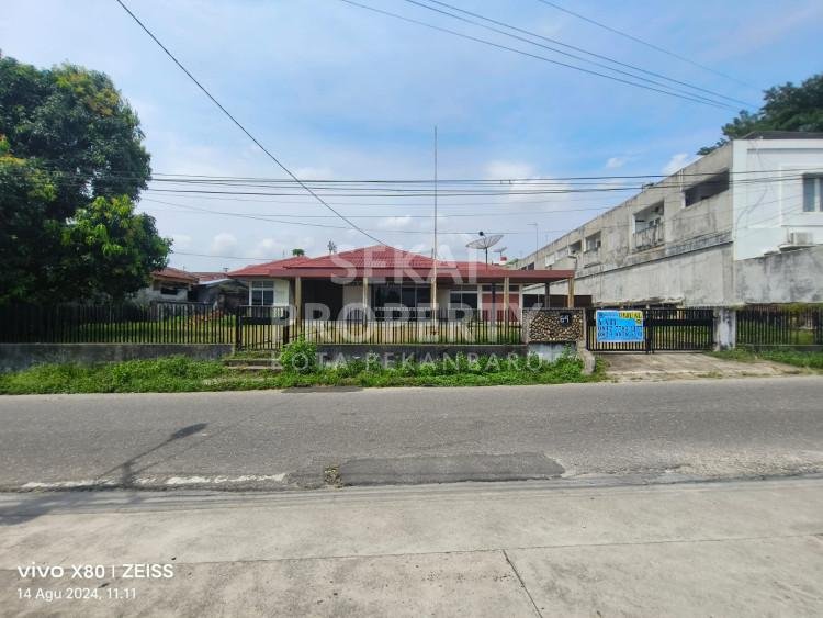 Dijual Rumah Bulatan + Tanah 1500m (30m x 50m), lokasi JL.Hasanuddin, Pekanbaru