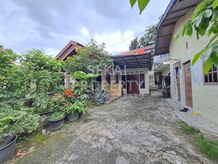 DIJUAL TANAH ADA BANGUNAN LAMA DAN KAMAR KOST LOKASI JL.ARIFIN AHMAD-PEKANBARU