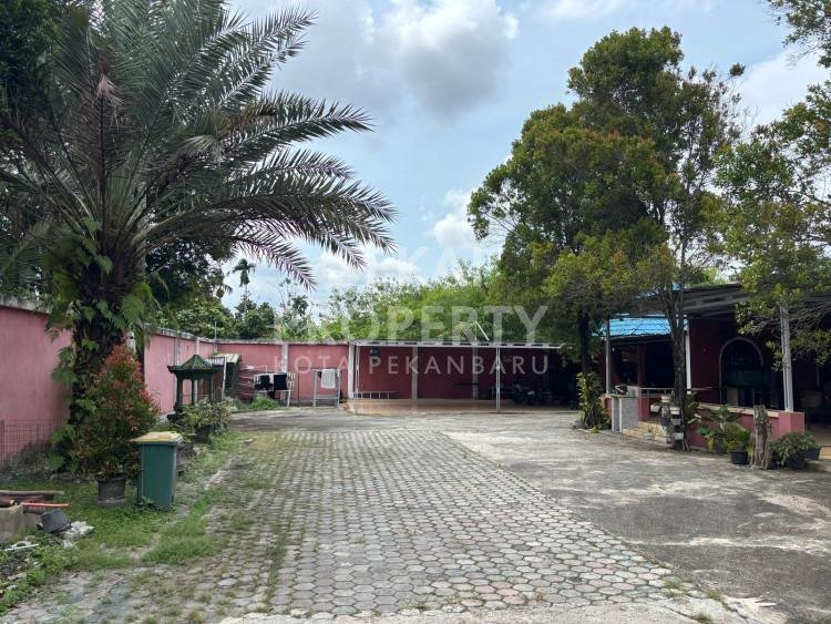 DIJUAL/DISEWAKAN RUMAH CLUSTER FURNISH DENGAN KOLAM RENANG PRIBADI LOKASI SOEKARNO HATTA-PEKANBARU