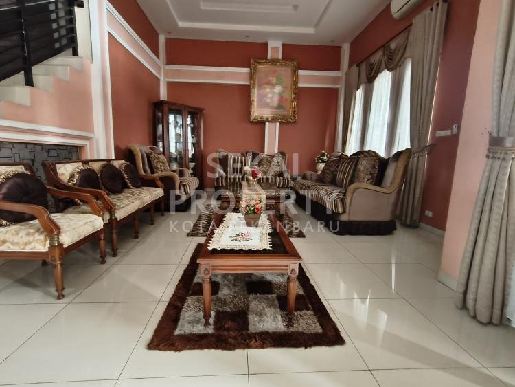 DIJUAL RUMAH BULATAN MEWAH LOKASI JALAN KARTAMA PEKANBARU RIAU
