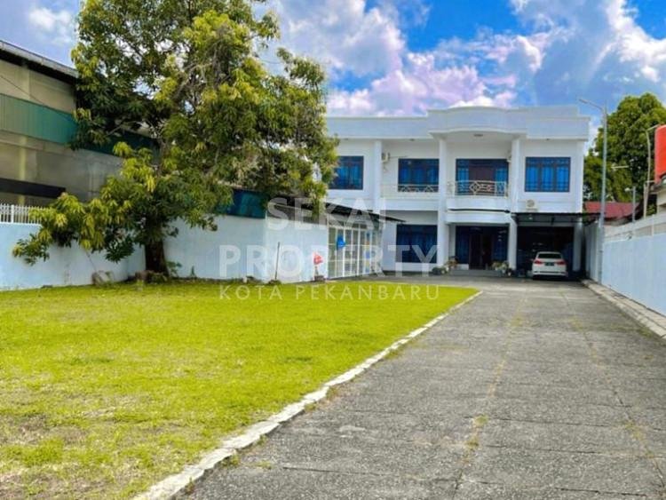 DIJUAL RUMAH BULATAN DENGAN TANAH LUAS DAN SANGAT TERAWAT LOKASI SUKAJADI - PEKANBARU