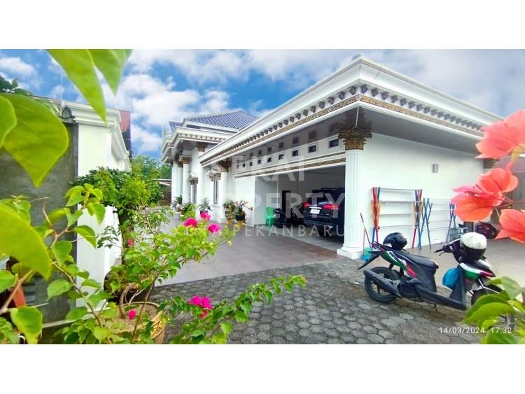 DIJUAL RUMAH MEWAH ADA KOLAM RENANG JL.TRYASARI