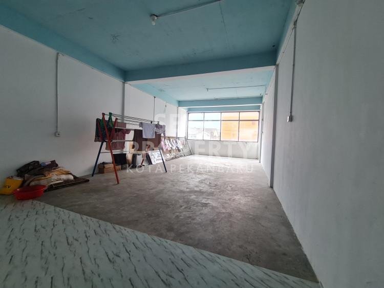 DI JUAL 2 UNIT RUKO GANDENG 3 LANTAI TEPI JALAN RIAU LOKASI STRATEGIS DEKAT MALL CIPUTRA TENGAH KOTA PEKANBARU