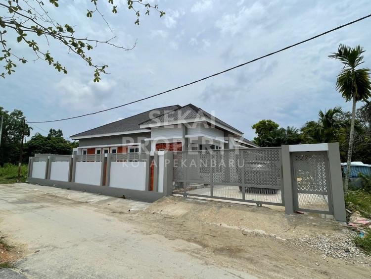 Dijual Rumah Bulatan Mewah Kondisi Baru ada Kolam Renang Pribadi di Arifin Ahmad - Pekanbaru