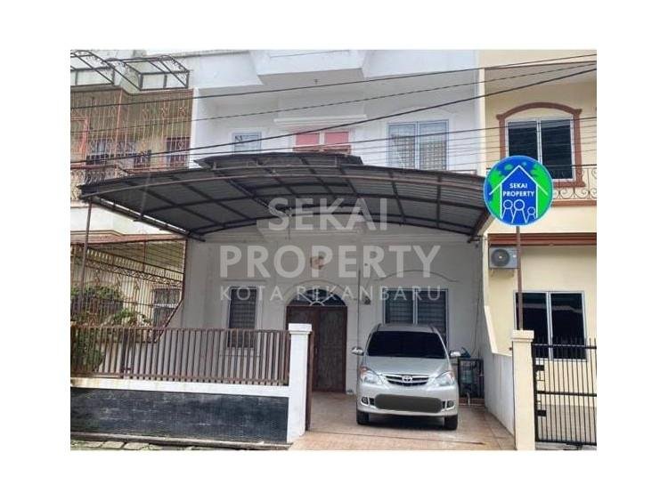 DIJUAL RUMAH  2,5LANTAI DEKAT JL.TENGKU ZAINAL ABIDIN Rp.1.600.000.000/ NEGO