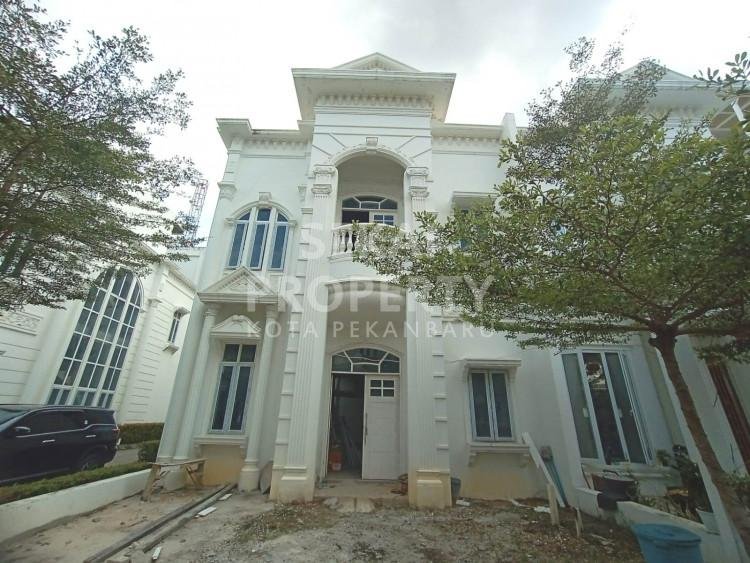 Dijual rumah cluster mewah 2lt kondisi kosong di Jl. Soekarno Hatta - Pekanbaru