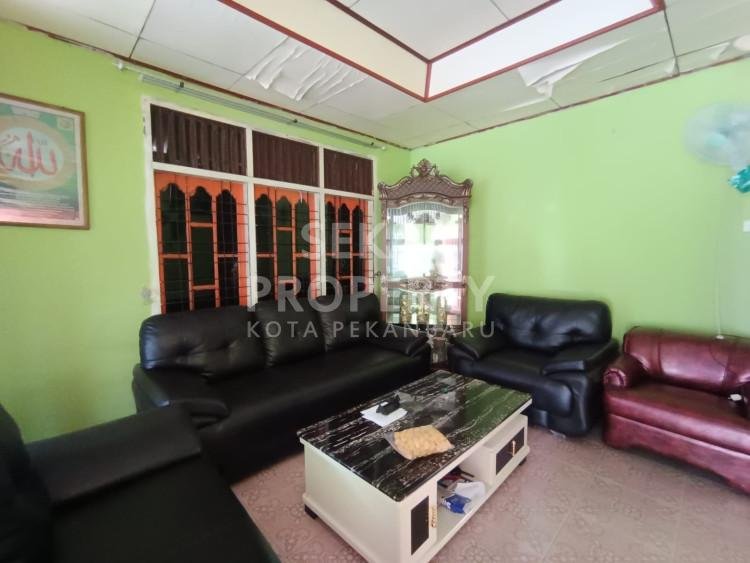DIJUAL  RUMAH + TANAH LUAS DI JL.SEKUNTUM