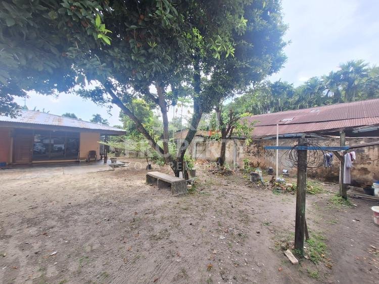 DIJUAL SEBIDANG TANAH KERAS ADA BANGUNAN LAMA LOKASI LIMA PULUH - PEKANBARU