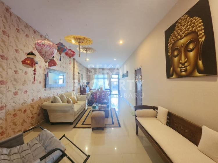 DIJUAL RUMAH BULATAN FURNISHED 2 LANTAI LOKASI JL. KUANTAN - PEKANBARU
