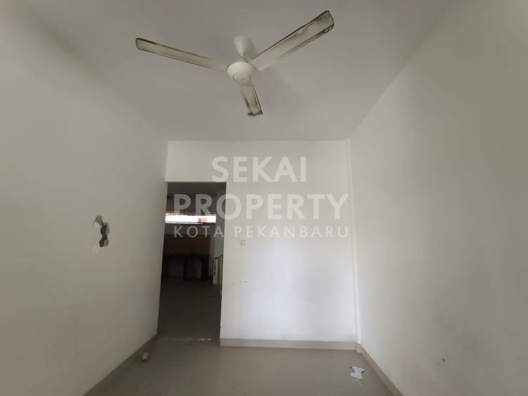 DI JUAL RUMAH 2 LANTAI JL RIAU UJUNG