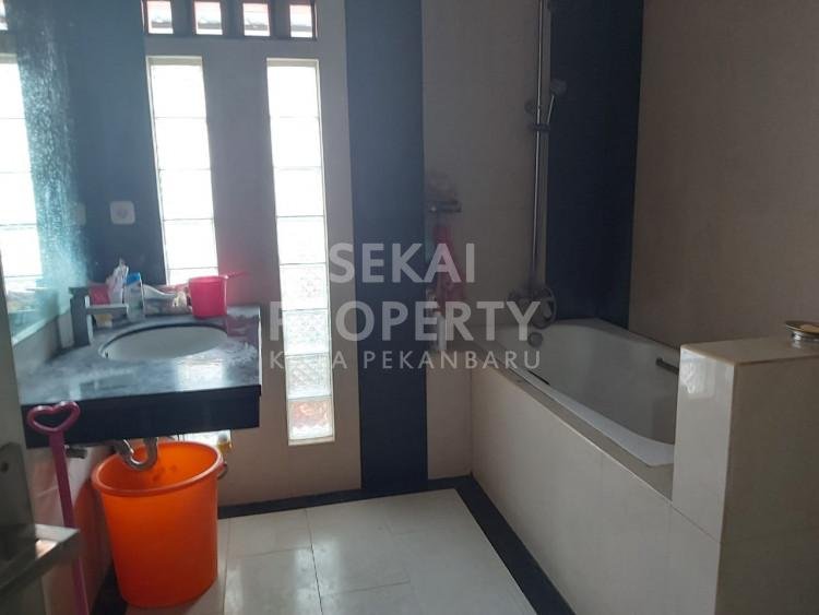 DIJUAL RUMAH JL. SATRIA/KUANTAN REGENCY, BLOCK PARADISE, PEKANBARU