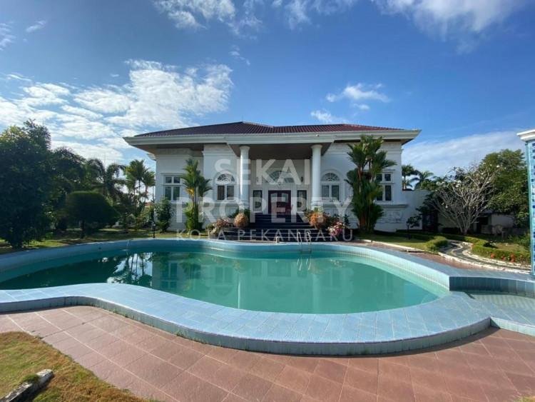Dijual rumah mewah komplek elit, hunian suasana villa lokasi Rumbai