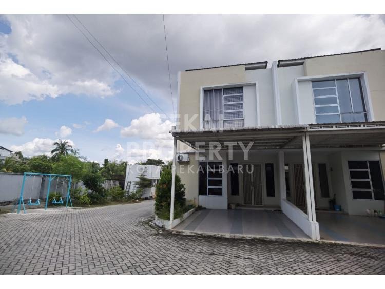 Dijual / Disewakan Rumah Cluster 2 Lantai Posisi Hook di Riau Ujung / Karya Makmur