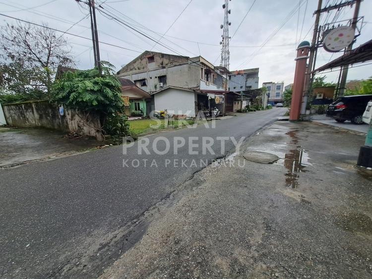 DIJUAL DAN DISEWAKAN RUKO 3 LT KONDISI KOSONG DI JL.KEMUNING-PEKANBARU