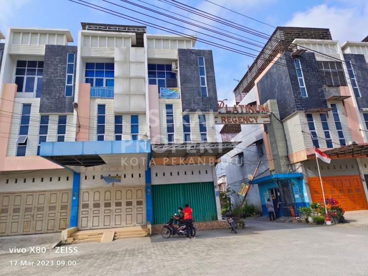 Dijual Ruko 3 lantai siap pakai posisi Hook di Jl. Pemuda Ujung - Pekanbaru