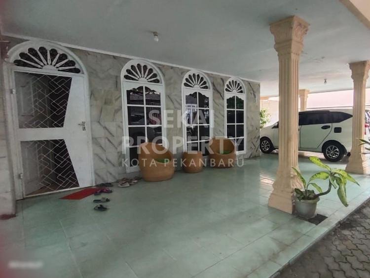 DIJUAL RUMAH BULATAN LUAS DEKAT JL. SUTOMO - PEKANBARU