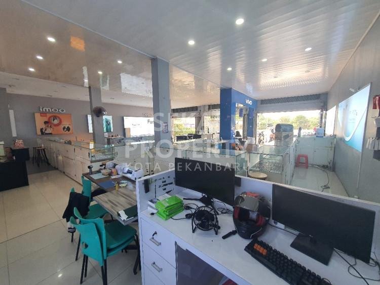 DISEWAKAN RUKO GANDENG 3 LANTAI DI JALAN SOEKARNO HATTA UJUNG - PEKANBARU