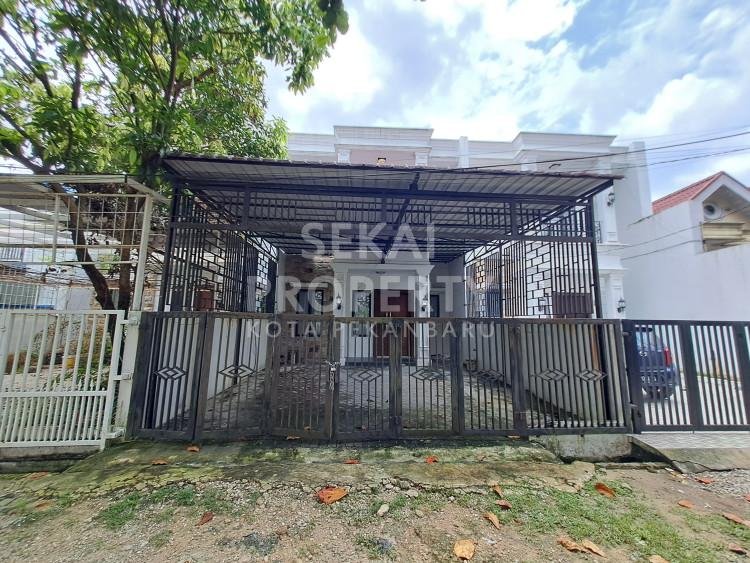 DIJUAL RUMAH 2 LT LOKASI DI JL.LOBAK-PEKANBARU