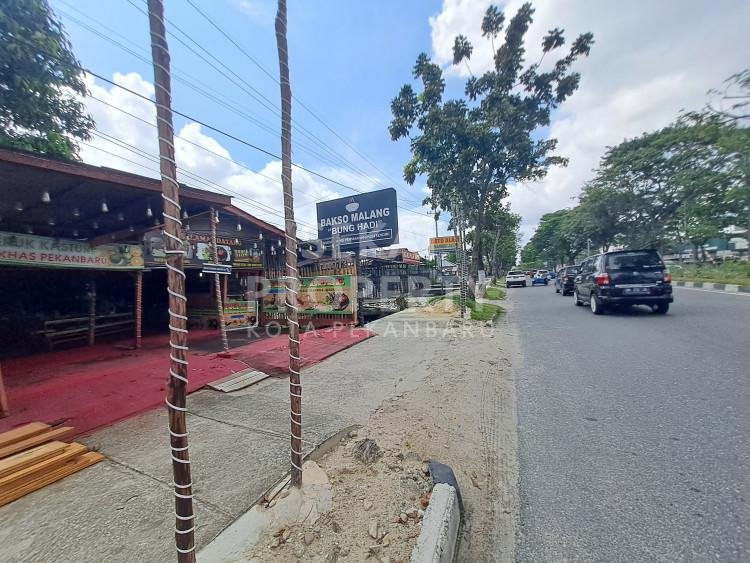 DIJUAL/DISEWAKAN SEBIDANG TANAH LOKASI TEPI JALAN JL.ARIFIN AHMAD-PEKANBARU