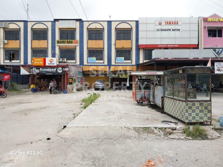 Disewakan Ruko Gandeng 3 Lantai  Jl Hr. Soebrantas / Panam