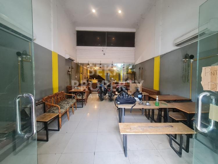 Dijual 1 unit ruko 2 setengah lantai tepi Jalan Parit Indah tengah kota Pekanbaru