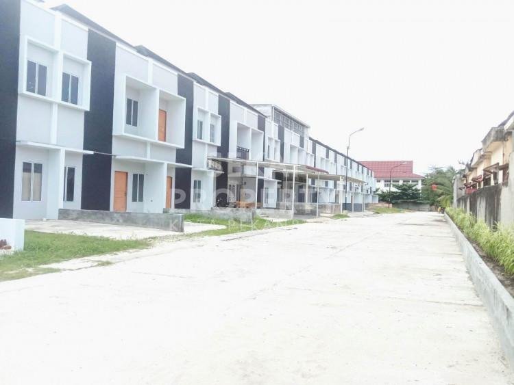 Dijual rumah baru 2lt semi cluster Jl. Riau - Pekanbaru