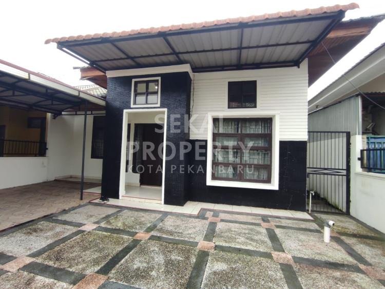 DIJUAL RUMAHSIAP HUNI DITEPI JALAN BESAR DI JALAN PURWODADI